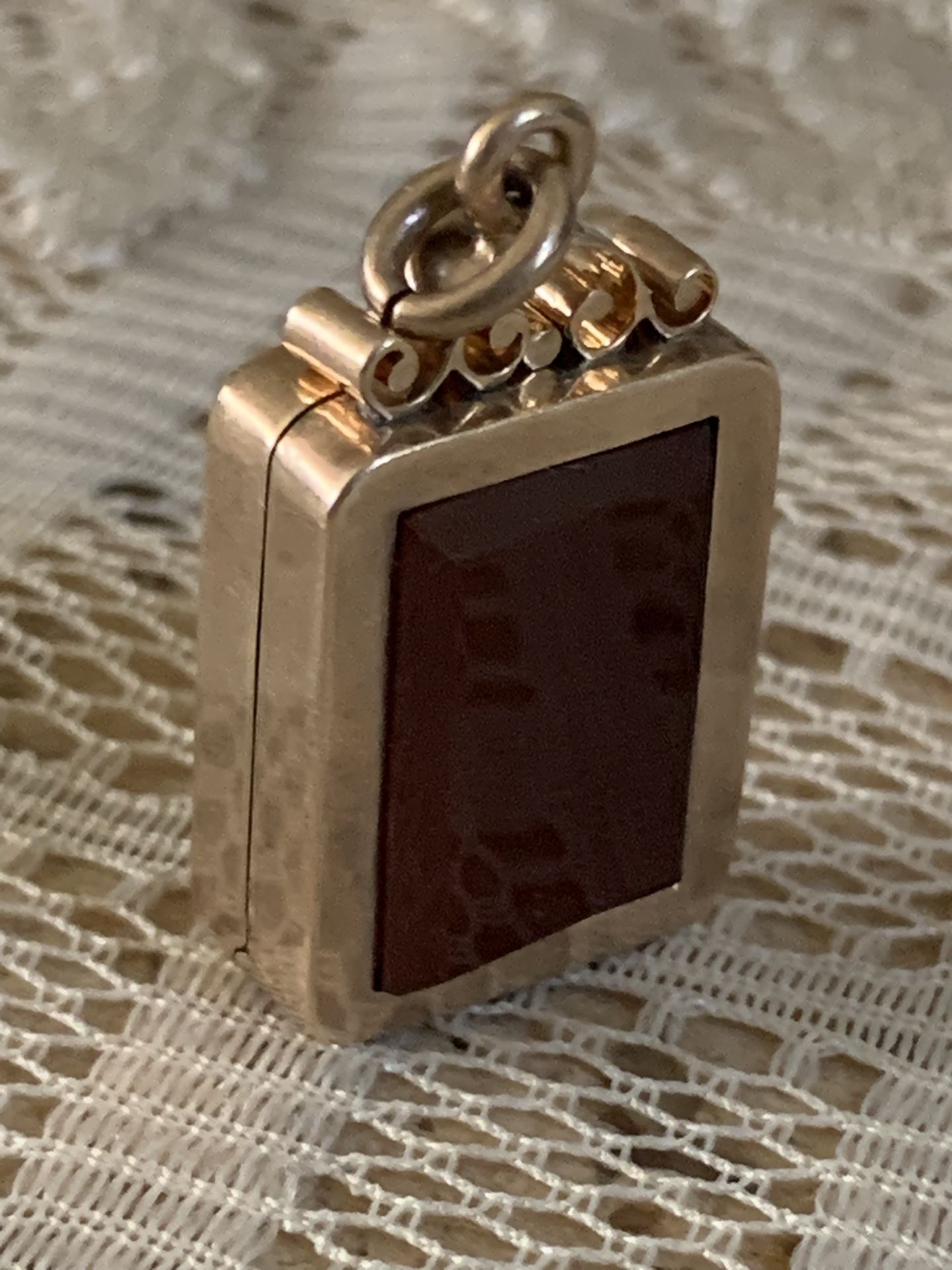 Victorian 10k Gold Carnelian & Black Onyx Picture Photo Locket Pendant