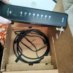 Buyyourownmodem
https://offerup.com/redirect/?o=aHR0cHM6Ly93d3cuYnV5eW91cm93bm1vZGVtLmNvbQ== › ...
Cisco DPC3941T XB3 Docsis 3 Comcast Telephone Modem