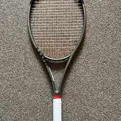 Wilson Blade V8 98 Tennis Racket 