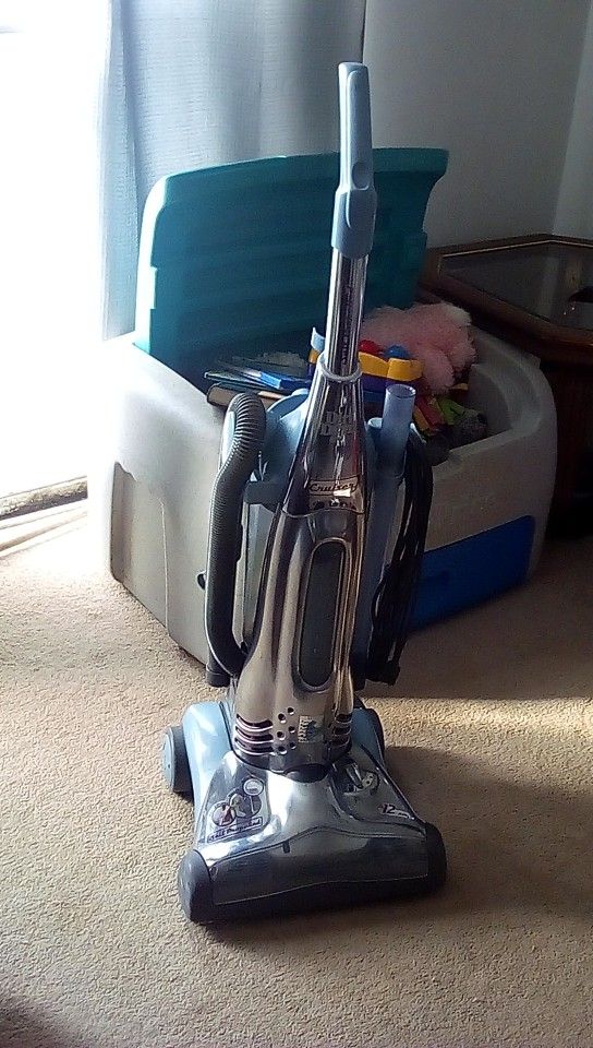 Dirt devil Cruiser vacuum self propelled & bag less