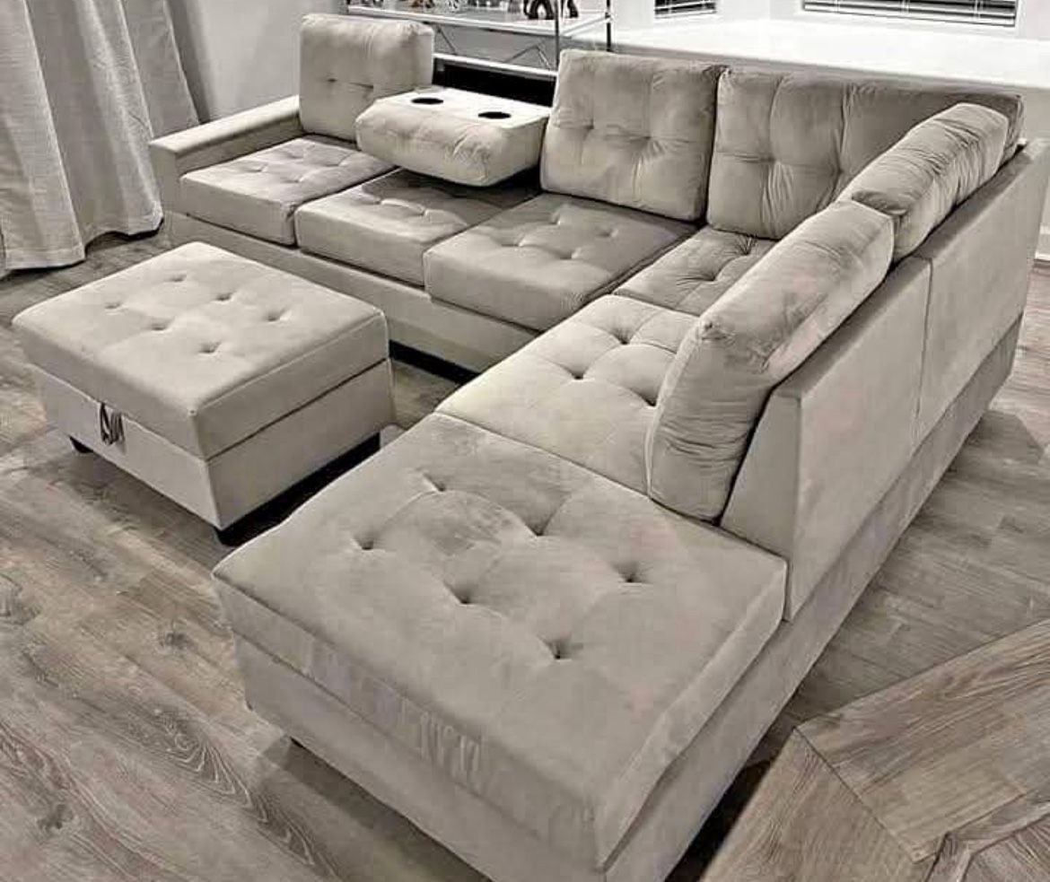 Modern Sectionals With Matching Ottoman’s With Storage