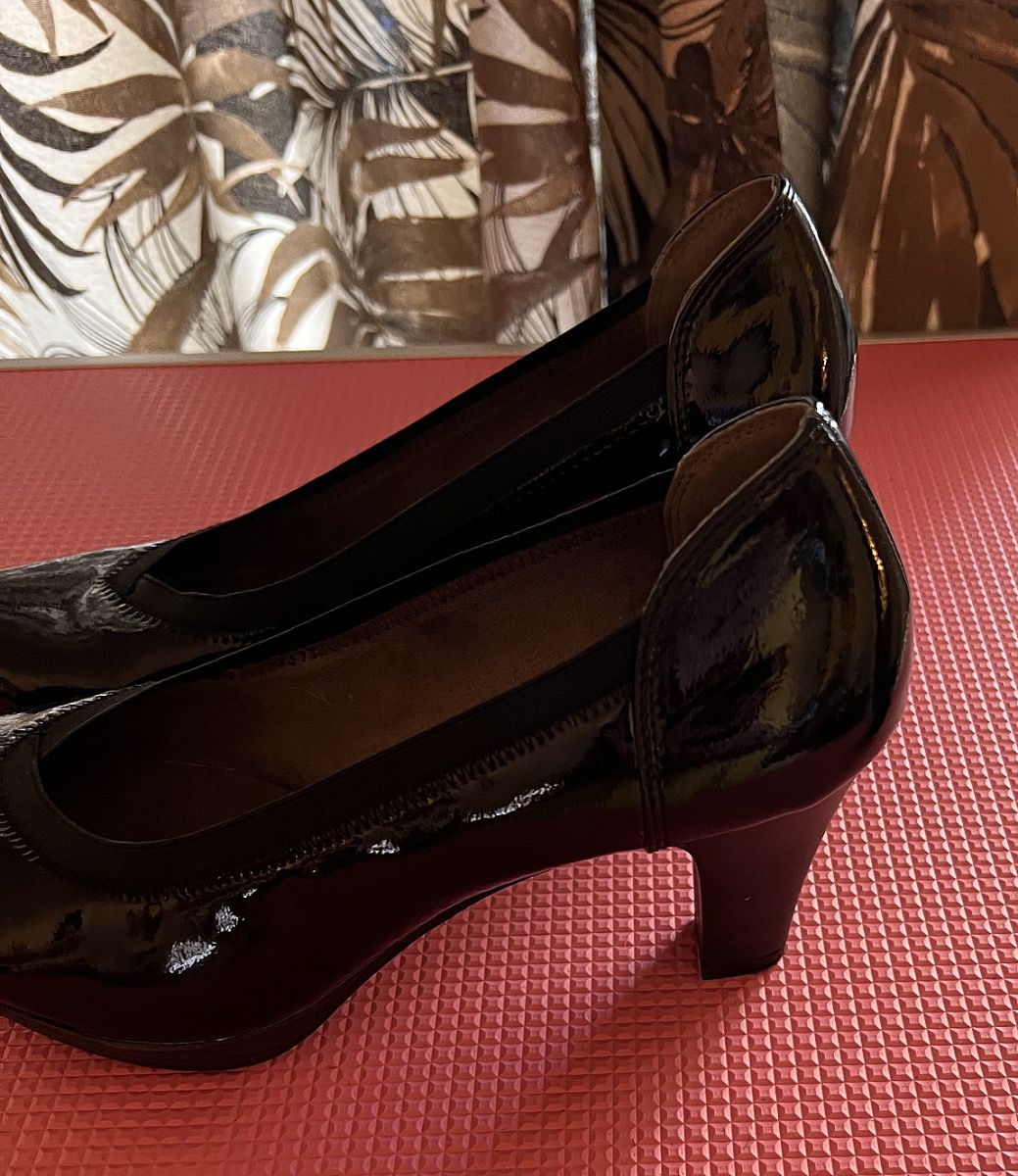 Tamari’s Black Patent Leather Heels