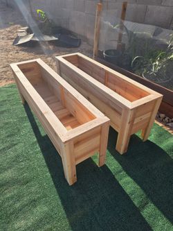 PAIR OF 4ft GARDEN PLANTERS