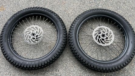 Surron LBX wheels with Shinko 241
