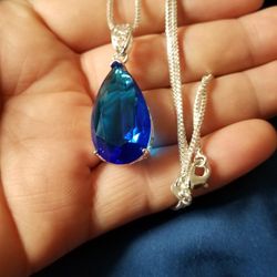 Gorgeous WOMAN'S blue sapphire pear shaped pendant