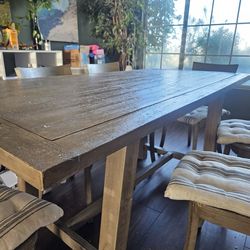 Beautiful looking table and chairs