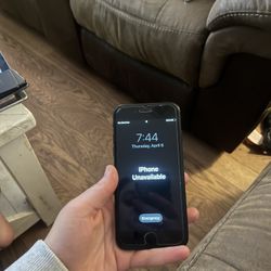 iPhone 7 Locked 