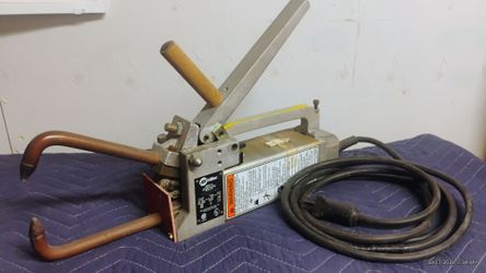 Spot welder