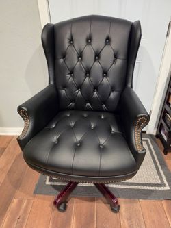 Black Tufted Leather Executive Office Chair