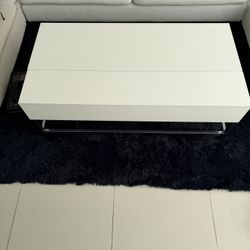 Lift-top Coffee table