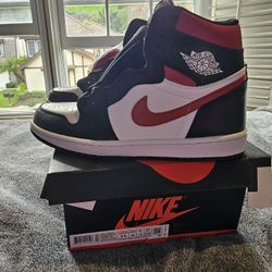 Nike Air Jordan 1 Retro High OG 'Crimson Tint' trainers