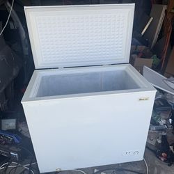 Magic chef 7 cubic ft freezer