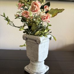 stone pot 9"x5.5" w/silk flowers all new material 