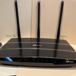Like New!! TP-Link AC1900 Smart WiFi Router (Archer A8) -High Speed