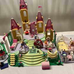 Lego BELVILLE 5704, Lego 5705, Lego 5807 & Lego 5808 (incomplete) with Catalogs
