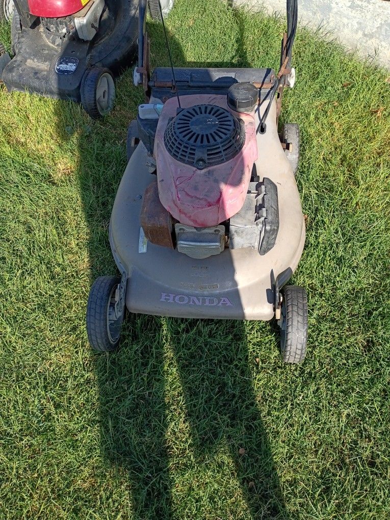 Gas Operated Self-propelled Honda Lawn Mower No Bag