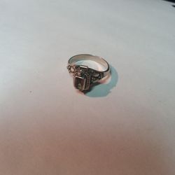 Vintage 925 Silver Ring The Front Of The Ring Opens.
