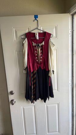 Woman’s pirate costume