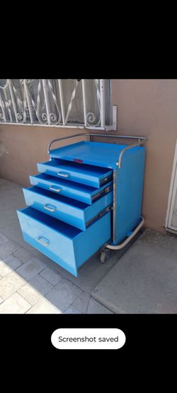 Harloff tools box..H..34..W..27..D..18