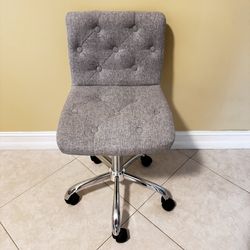 Tufted Gray Rolling Office Chair – Great Condition 