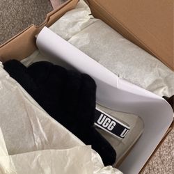 UGG SLIPPERS