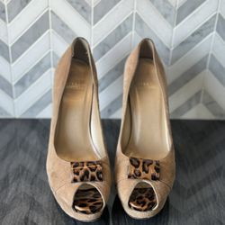 Stuart Weitzman size 9 tan suede upper with leopard 5.25”heel - Gorgeous!!