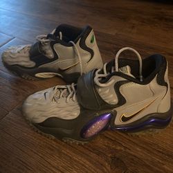 The Men's Nike Air Zoom Turf Jet '97  Size 9