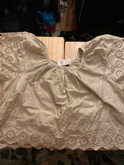 New pretty Gap blouse
