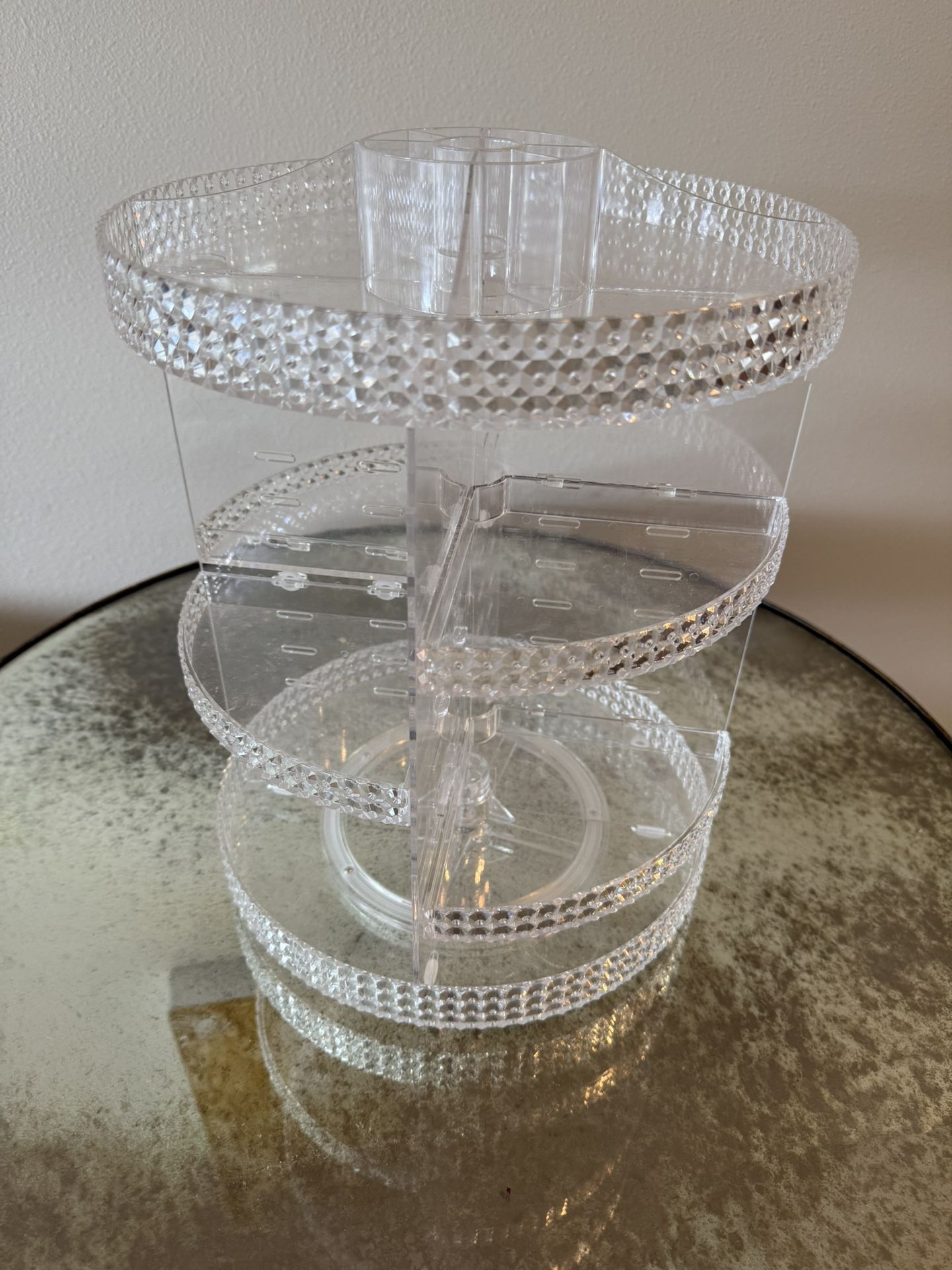 π Glam Meets Functionality: 360Β° Rotating Acrylic Makeup Organizer β $10 (Like New!) πβ¨