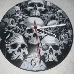 skull clock