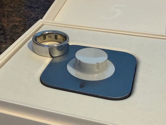 LIKE NEW Oura 4 Silver - Size 9