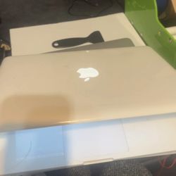 Apple MacBook 13" (Mid-2010) White Unibody – Upgraded 9GB RAM / 250GB SSD