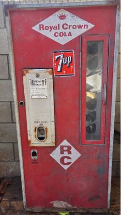 LaCrosse Vintage RC Cola Vending Machine