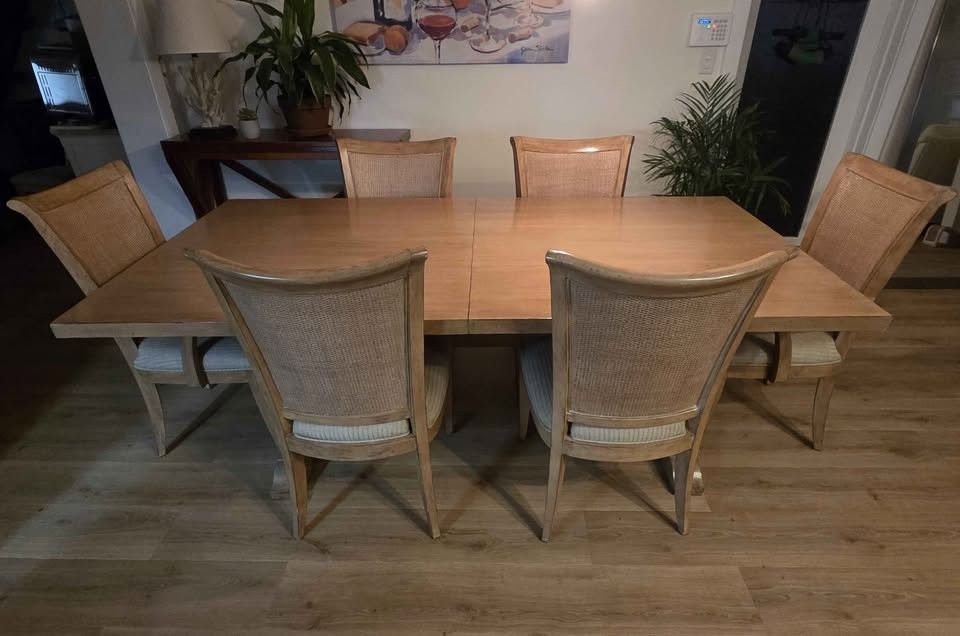 Like New Tommy Bahama/ Lexington Monterey Sands Walnut Creek Dining Table with Six Chairs.