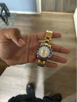 R Watch