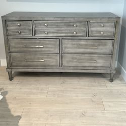 7 Drawer Dresser - Towanda 