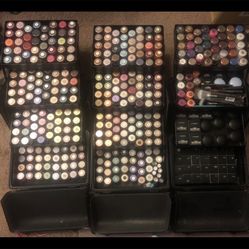 Mac Cosmetics 7.5G Pigments!! Don’t Buy this listing DM What color and I Will give you the individual pricing or Bundle price