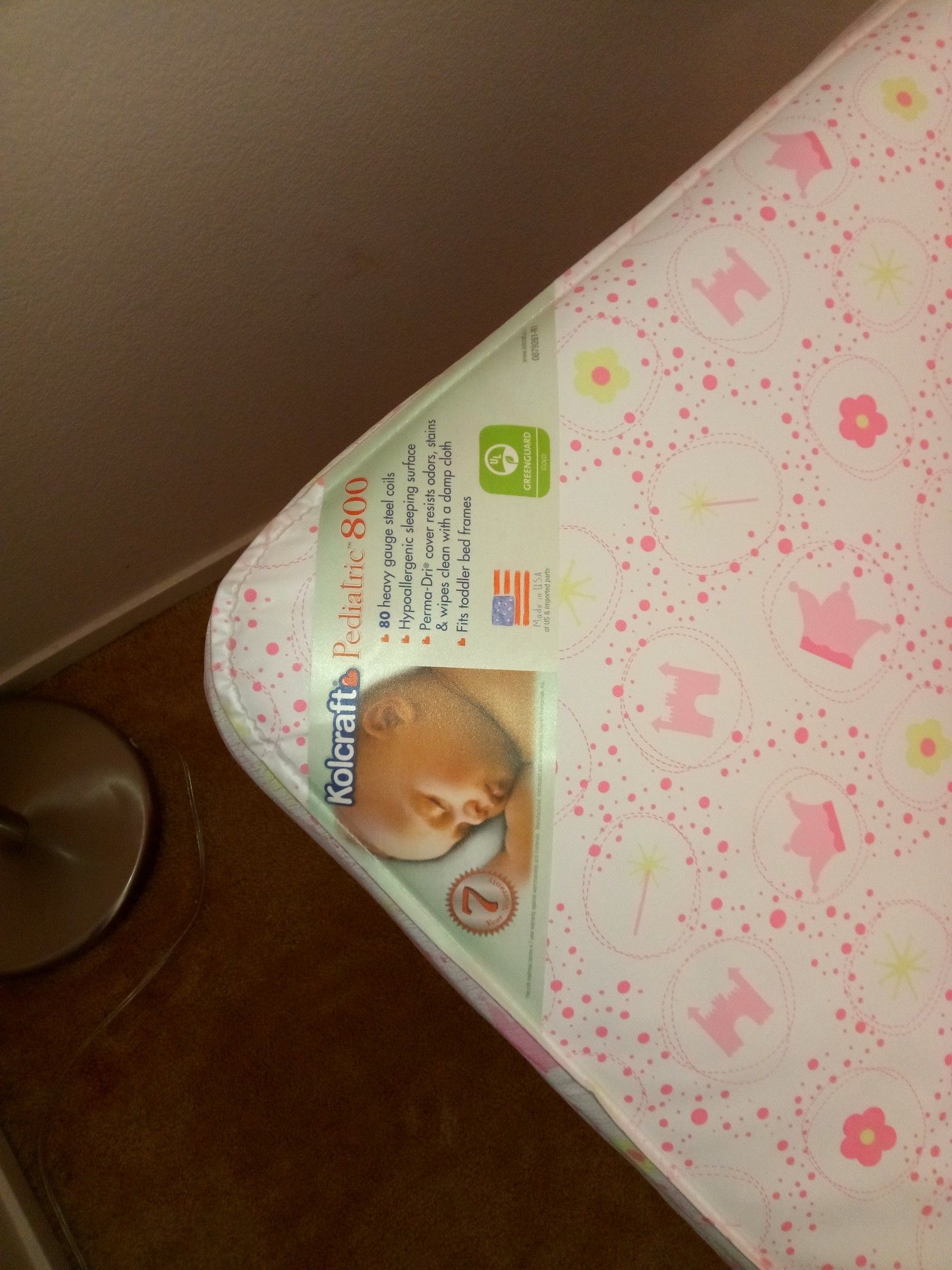 Kolcraft Pediatric 800 Toddler Crib & Mattress. for Sale in Las Vegas