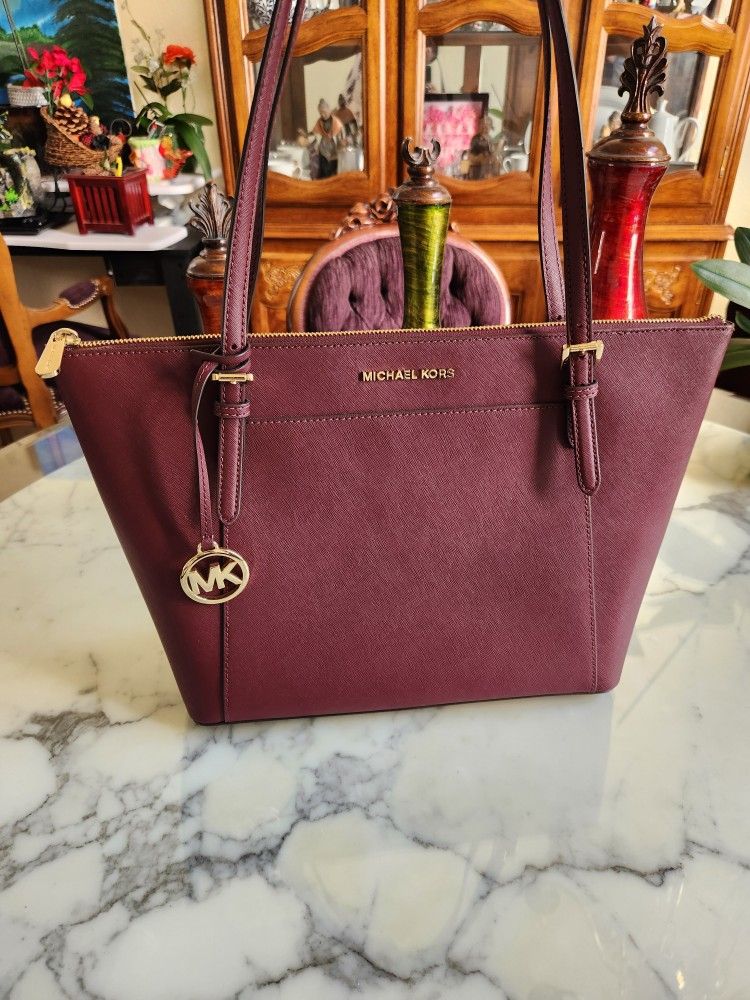 ✨ Michael Kors Tote Bag – Wine/Burgundy – Excellent Condition ✨