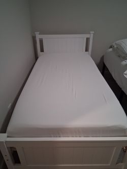 Twin Bed base+ mattress