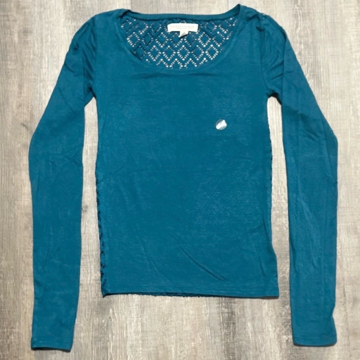 New Women’s Junior’s XS Teal Open Weave Back Long Sleeve Top