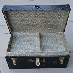 Antique Steamer Trunk with KEYS