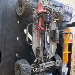 Traxxas slash ( Brushless motor )