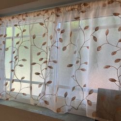 Curtain, Valence And Rods