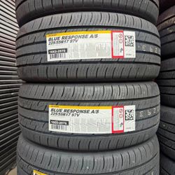 225/55R17 Set Of 4 Dunlop New Tires 