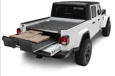 Decked tool box for Jeep Gladiator
