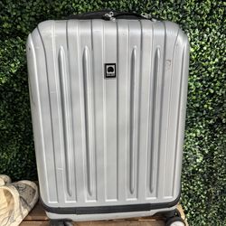DELSEY PARIS Titanium Hardside Expandable Luggage with Spinner Wheels Carry-On Luggage, Silver, Carry-On 19 Inch