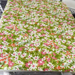 Vintage Steven’s Simtex cotton 67” x 53” tablecloth and 6 napkins. New old stock, unused in box. Bold bright cotton Daisy florals. 