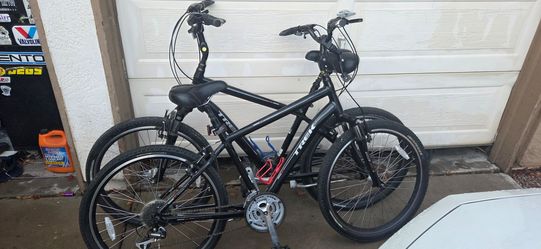 Shift 3 trek bikes like new both frames 18.5 sr SunTour fork