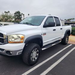 2007 Dodge 4x4 3500 5.9 Cummings with
lots of extras